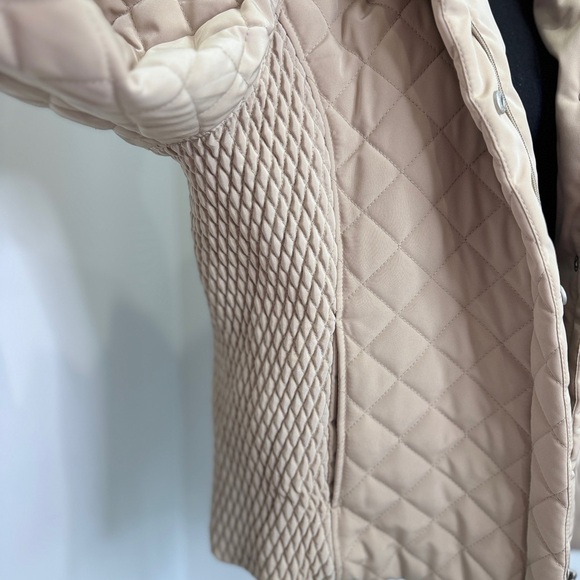 Calvin Klein Beige Quilted Women’s Detachable Hood Jacket (L) - Picture 6 of 12